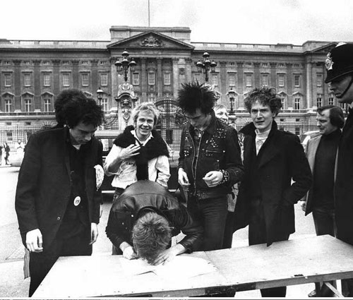 A&M Signing, Buckingham Palace 10th March 1977 © Graham Wood